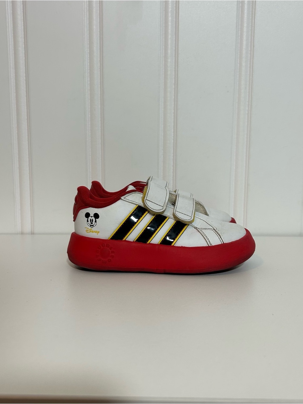 Adidas grand court Disney Kids' White & Red Mickey Velcro Sneakers